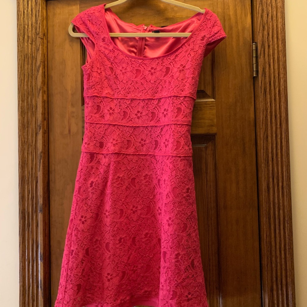 Beautiful pink lined lace Ann Taylor dress